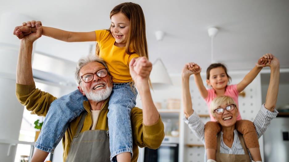 Cayro - Blog post - Juegos para jugar con los abuelos - 1